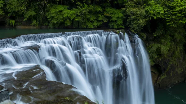 Водопад Шицзяо Тайване — стоковое фото