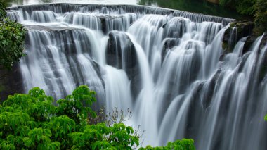Tayvan 'daki Shifenliao Şelale Parkı