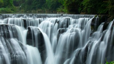 Tayvan 'daki Shifenliao Şelale Parkı