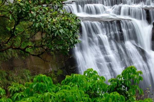 Tayvan 'daki Shifenliao Şelale Parkı