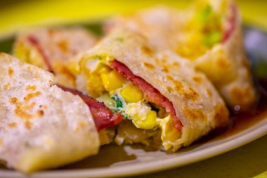 Tayvan aşkı ve lezzetli kahvaltı, jambon ve kiş.