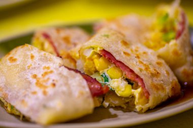 Tayvan aşkı ve lezzetli kahvaltı, jambon ve kiş.