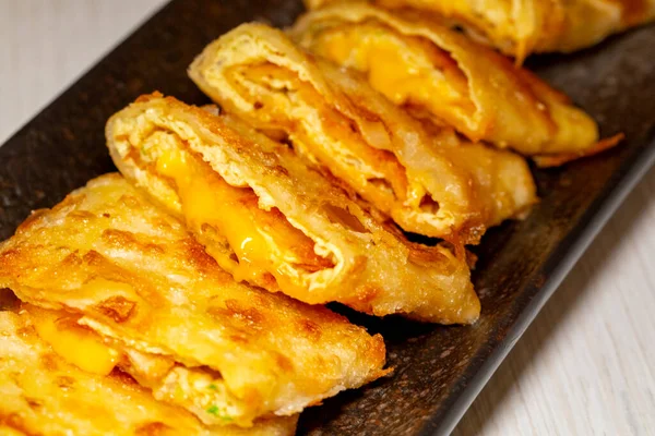 Tayvan aşkı ve lezzetli kahvaltı, peynirli omlet.