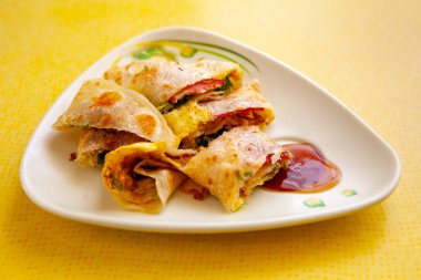 Tayvan aşkı ve lezzetli kahvaltı, pastırmalı omlet.