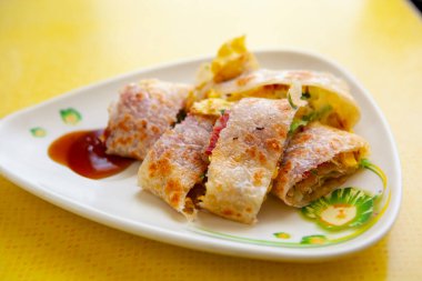 Tayvan aşkı ve lezzetli kahvaltı, pastırmalı omlet.