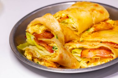 Tayvan aşkı ve lezzetli kahvaltı, pastırmalı omlet.