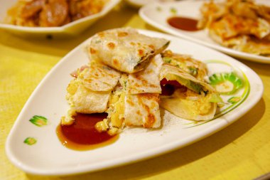 Tayvan aşkı ve lezzetli kahvaltı, pastırmalı omlet.