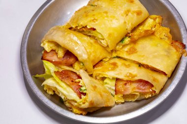 Tayvan aşkı ve lezzetli kahvaltı, pastırmalı omlet.