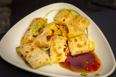 Tayvan aşkı ve lezzetli kahvaltı, pastırmalı omlet.