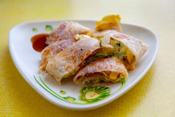 Tayvan aşkı ve lezzetli kahvaltı, pastırmalı omlet.