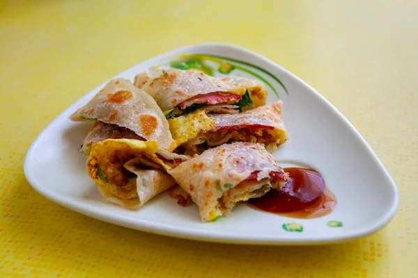 Tayvan aşkı ve lezzetli kahvaltı, pastırmalı omlet.