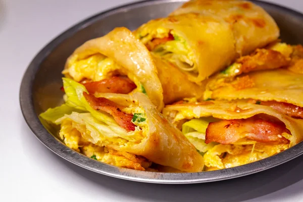Tayvan aşkı ve lezzetli kahvaltı, pastırmalı omlet.