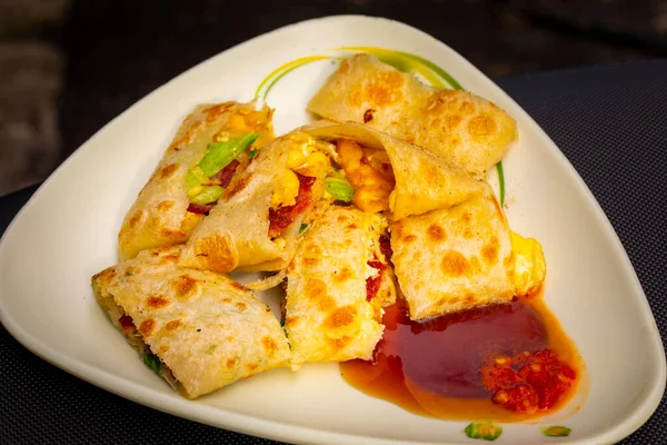 Tayvan aşkı ve lezzetli kahvaltı, pastırmalı omlet.