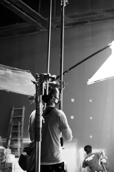 Lighting Engineer Studio Adjusting Lights Scene — Stockfoto