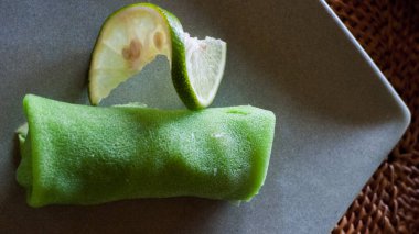 Güneydoğu Asya 'da meşhur geleneksel tatlı, Hindistan cevizli krep.