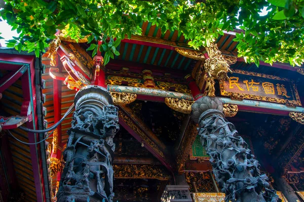 Κινέζικα Παραδοσιακά Θρησκευτικά Πιστεύω Δράκος Πυλώνες Στο Longshan Temple Ένα — Φωτογραφία Αρχείου