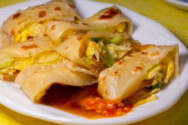 Tayvan aşkı ve lezzetli kahvaltı, sebzeli omlet.