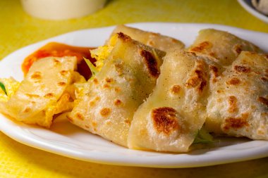 Tayvan aşkı ve lezzetli kahvaltı, sebzeli omlet.