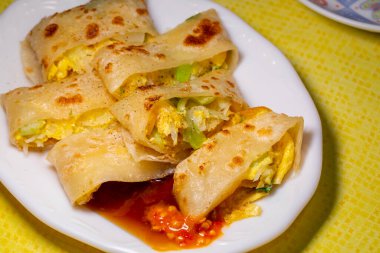 Tayvan aşkı ve lezzetli kahvaltı, sebzeli omlet.