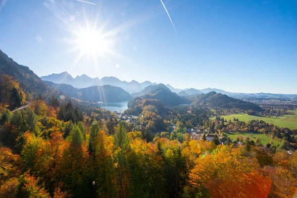 Alpejski Zachód Słońca Otoczony Zamkiem Neuschwanstein Mieście Schwangau Bawaria Niemcy — Zdjęcie stockowe