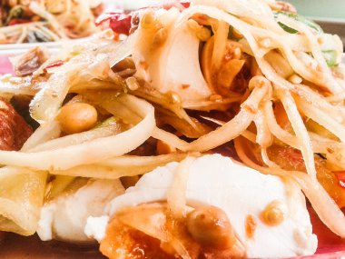 Yeşil papaya salatası