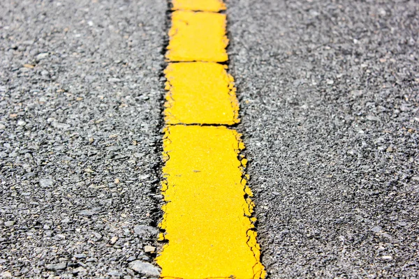 Surface of asphalt road yellow line close up background — Stock Photo, Image
