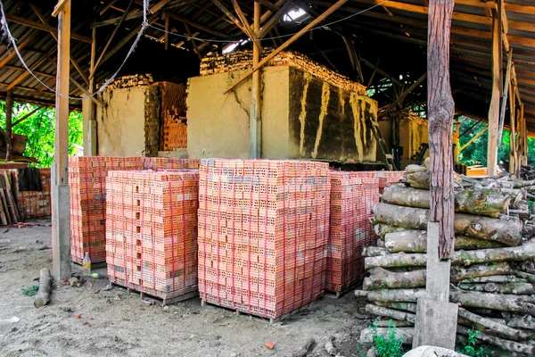 tuğla fırın. fırın fabrikası b kırmızı tuğla yığınının koleksiyonu ayarla