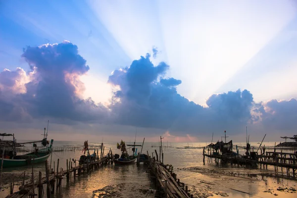 Amanecer color fresco en la playa, tailandia — Foto de Stock