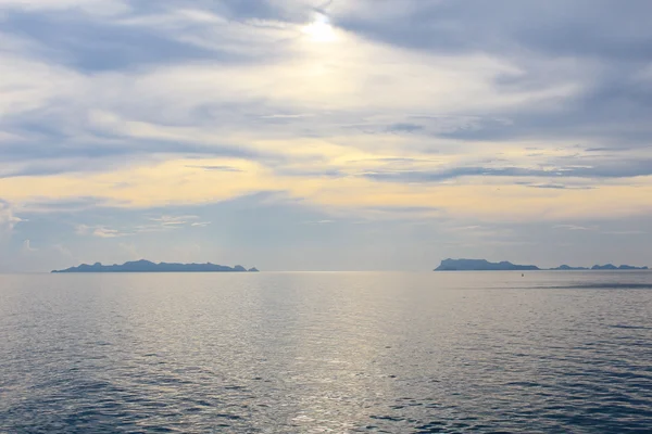 Прекрасный вид с парома на остров Самуи — стоковое фото
