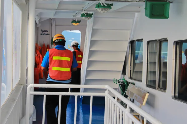 Officer maintenance man on ferry koh samui travel, thailand — Stock Photo, Image