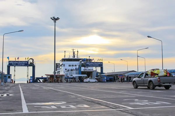 Porto marittimo di Seatran terminal dei traghetti un molo koh samui, surat thani — Foto Stock