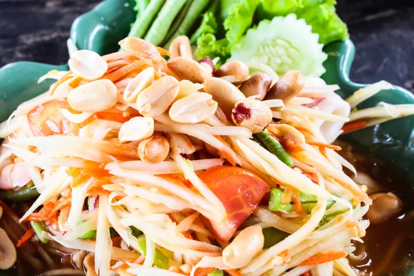 Dampf-Tintenfisch-Eier-Salat mit würziger Zitronensaft-Suppe, Samui Thailand — Stockfoto