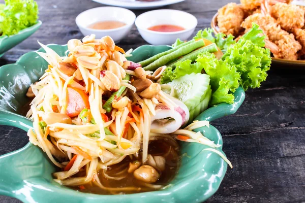 Deniz ürünleri, samui Tayland ile Somtum yeşil papaya salatası