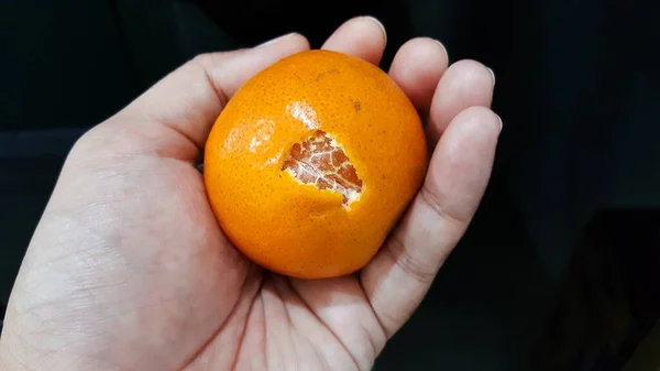 Naranja Fue Mordido Por Niño — Foto de Stock