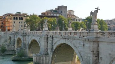 Roma 'da Ponte SantAngelo Köprüsü - 2K, orta boy, el bilgisayarı.