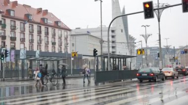 Wroclaw, Polonya 'da kışın yaya geçidi - 4K, Editör, Ses, Tilt