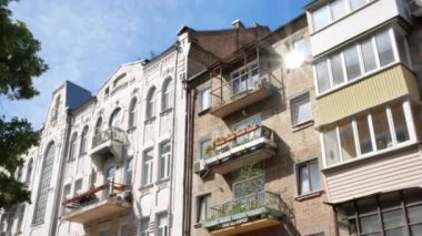 Ukrayna, Kyiv 'deki tipik konut binaları - 4K