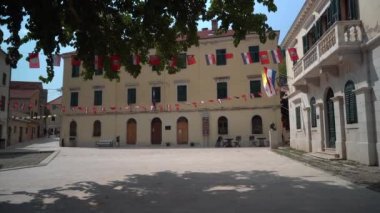 Skradin şehir merkezi, Hırvatistan - 4K, El bilgisayarı