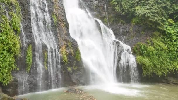 Banyumala Twin Waterfall in Bali on a rainy day - 4K, Audio, Medium shot, Handheld — Vídeos de Stock