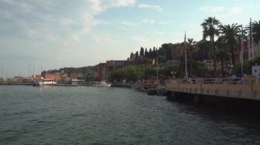 Rapallo Rıhtımı ve turist tekneleri yaz günbatımında, İtalya - 2K, Editör, Ses, Pan