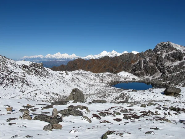 Uitzicht vanaf de laurebina berg doorgeeft, nepal — Stockfoto
