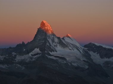 Matterhorn ilk güneş ışığı altında