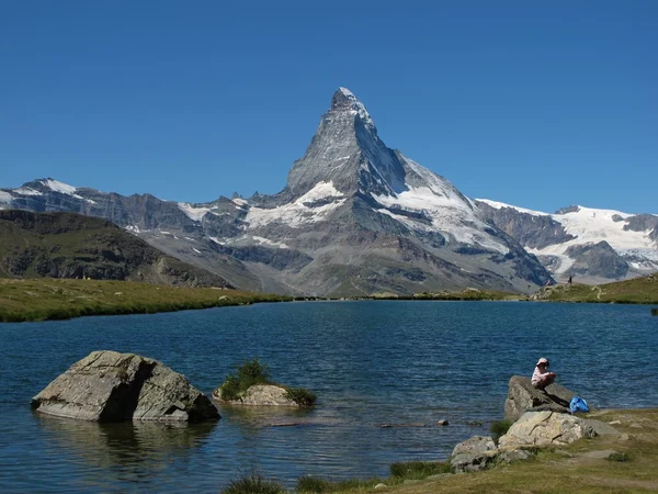 Lago Stellisee e Matterhorn — Fotografia de Stock