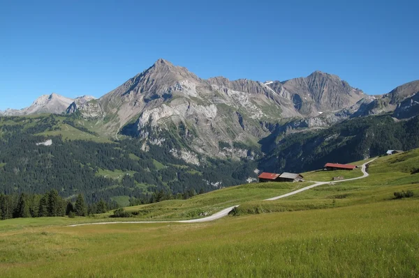 Piękny krajobraz w gsteig bei gstaad — Zdjęcie stockowe