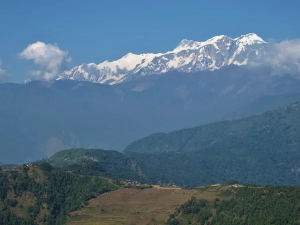 Aldea Maling y cordillera Annapurna, Nepal —  Fotos de Stock