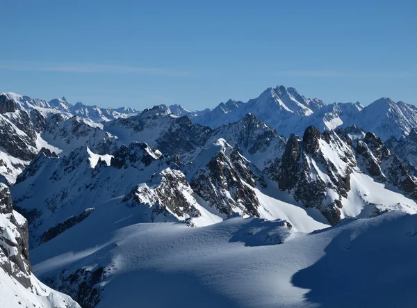 Ruwe bergen in de winter — Stockfoto