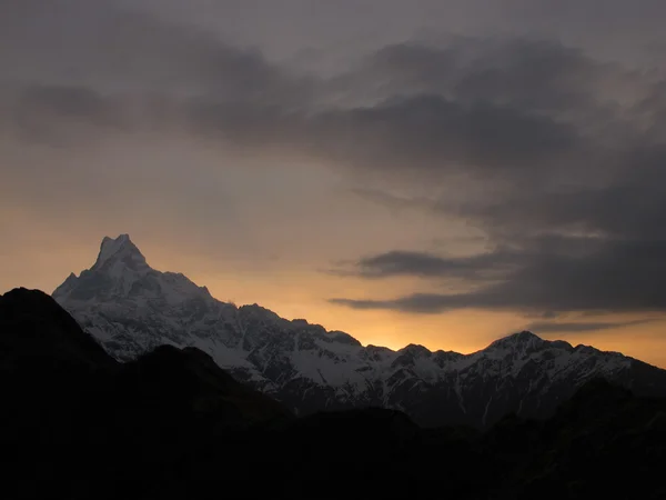 Berühmte Machapuchare bei Sonnenaufgang — Stockfoto