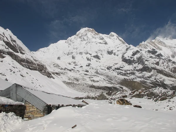 Annapurna temel kamp, yükseklik 4130 m. - Stok İmaj