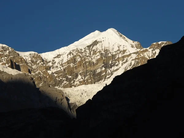 アンナプルナ保全地域における高山のピーク — ストック写真