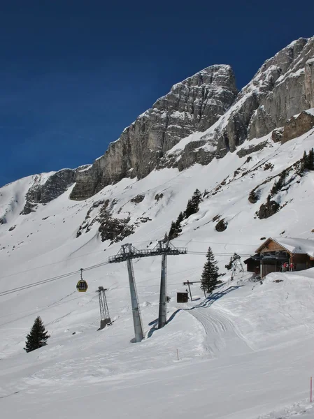 Summit station Grotzenbuehl, skiing in Braunwald — Stock Photo, Image